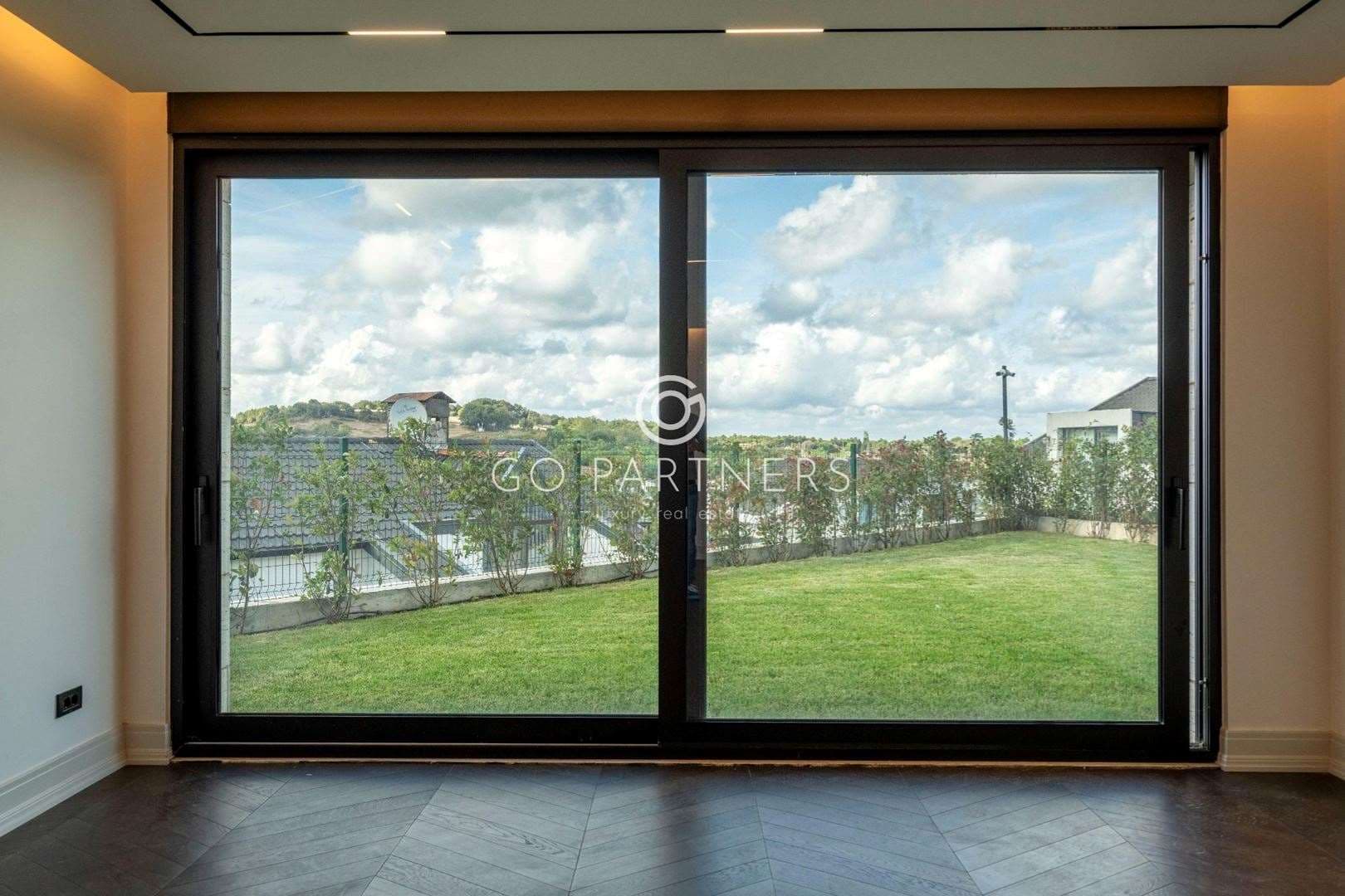 Zekeriyaköy'de Modern Mimari İle Tasarlanmış, Lüks 4+1 Villa! — 4/36