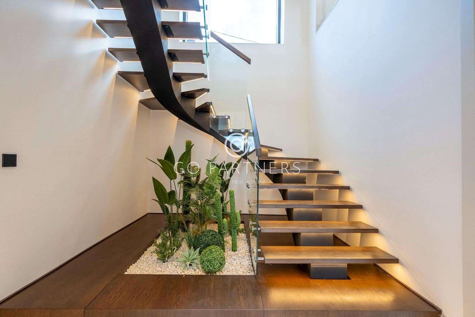 Zekeriyaköy'de Modern Mimari İle Tasarlanmış, Lüks 4+1 Villa! — 6/36