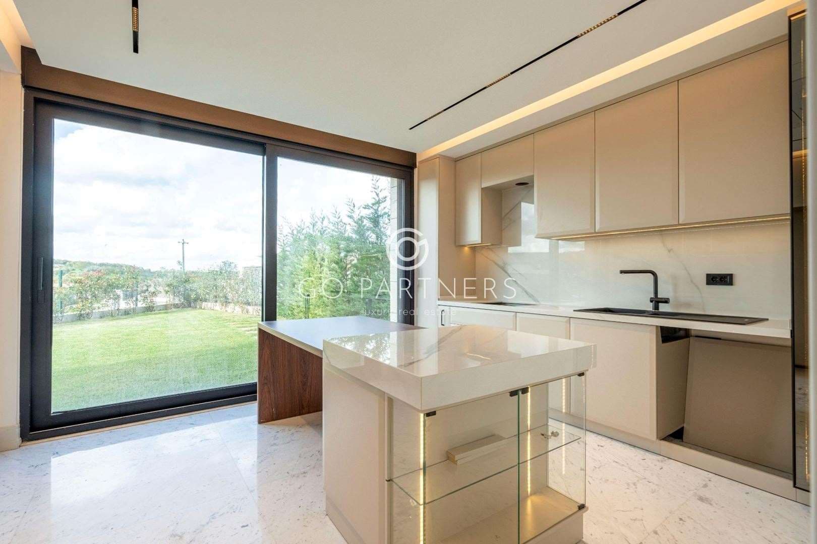 Zekeriyaköy'de Modern Mimari İle Tasarlanmış, Lüks 4+1 Villa! — 8/36
