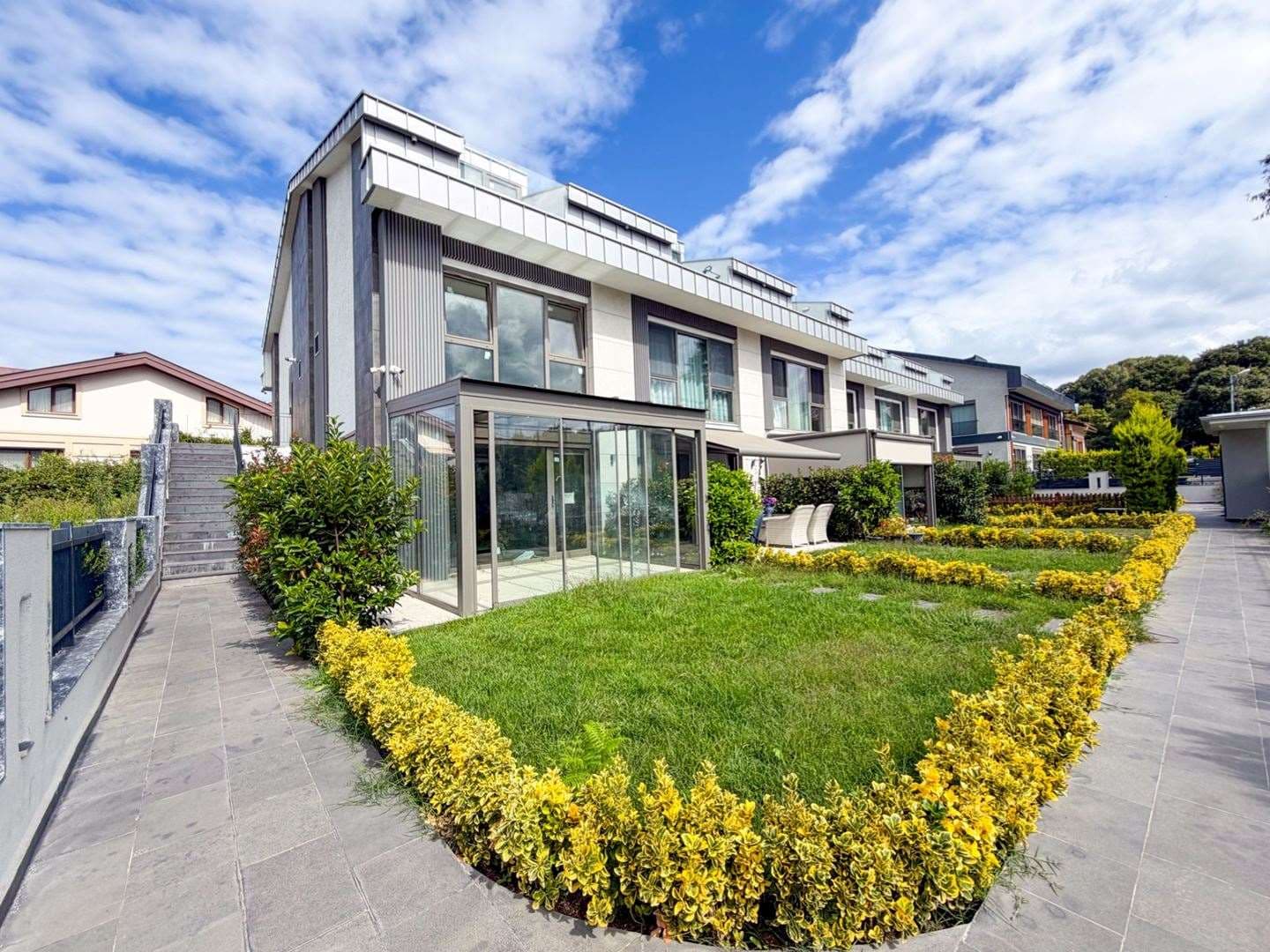 Loca Zekeriyaköy'de Müstakil Bahçeli 4+1 Satılık Villa! — 51/51
