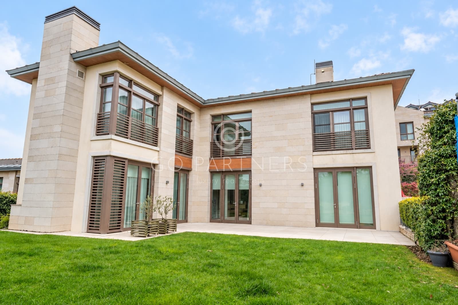 Ormanada Zekeriyaköy | Prestijli Yaşam, Büyük Bahçeli L290 Villa