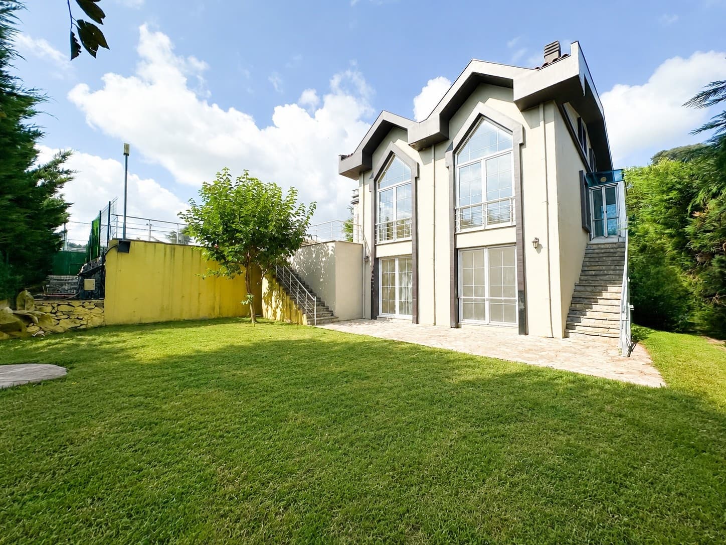 Belkıs Konakları Sitesinde Bakımlı Satılık 5+1 Müstakil Villa
