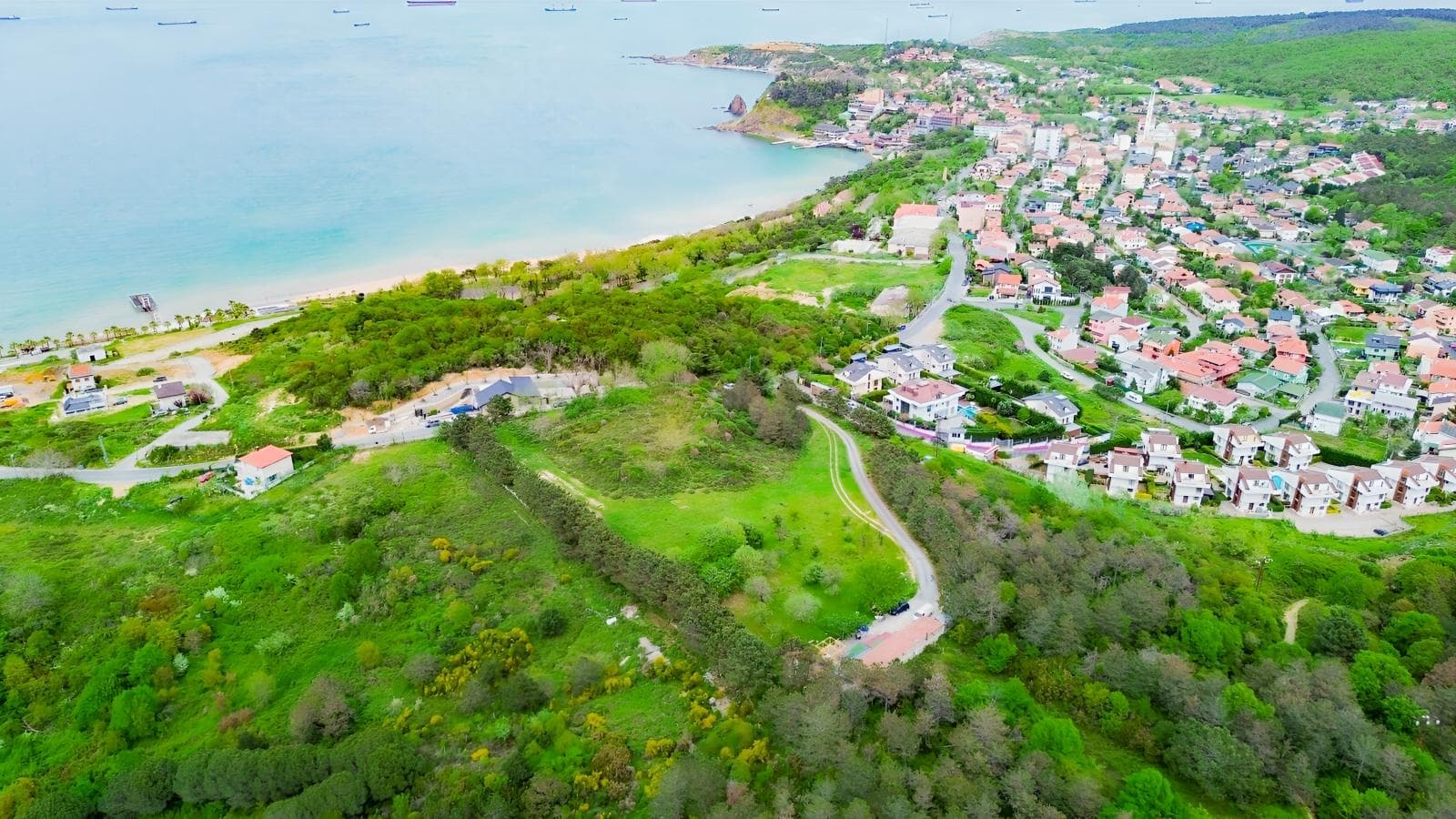 Kilyos'ta Yüksek Kotta Deniz Manzaralı 6.044m² Villa İmarlı Arsa